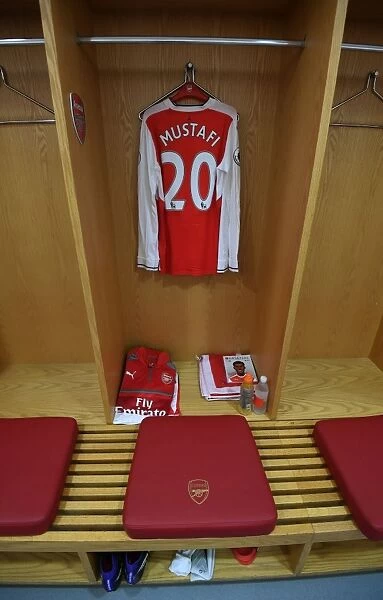 Arsenal's Mustafa Prepares for Arsenal v Watford Clash (2016-17)