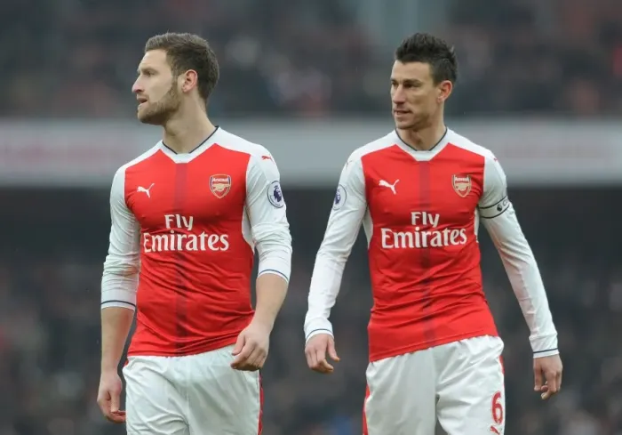Framed Print : Arsenal's Mustafi and Koscielny in Action against Hull City (2016-17) Framed Print : Arsenal's Mustafi and Koscielny in Action against Hull City (2016-17)