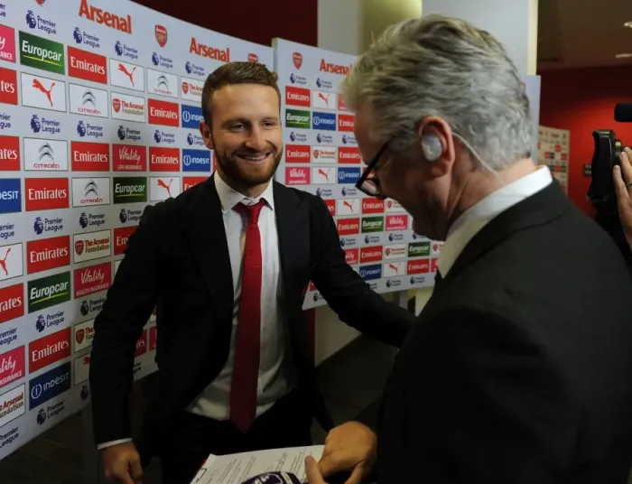 Framed Print : Arsenal's Mustafi Previews Arsenal vs Chelsea Clash (2016-17) Framed Print : Arsenal's Mustafi Previews Arsenal vs Chelsea Clash (2016-17)