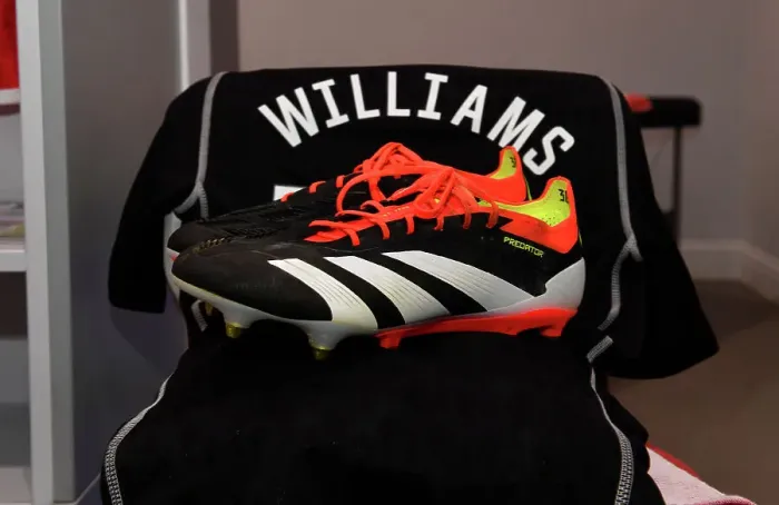 Framed Print : Arsenal's Naomi Williams Gears Up for Barclays Super League Match Against Everton in New Adidas Boots
