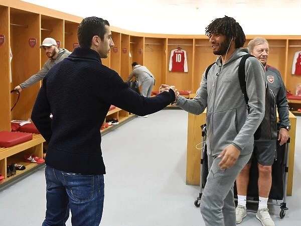 Arsenal's New Signing Henrikh Mkhitaryan Shakes Hands with Mohamed Elneny in Arsenal Changing Room Before Carabao Cup Semi-Final against Chelsea