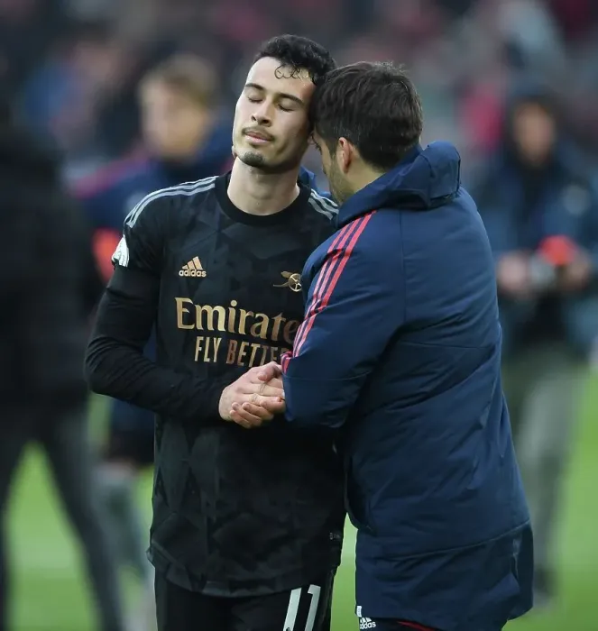 Framed Print : Arsenal's Nico Jover Coaches Gabriel Martinelli at Liverpool's Anfield - Premier League Clash (2022-23)