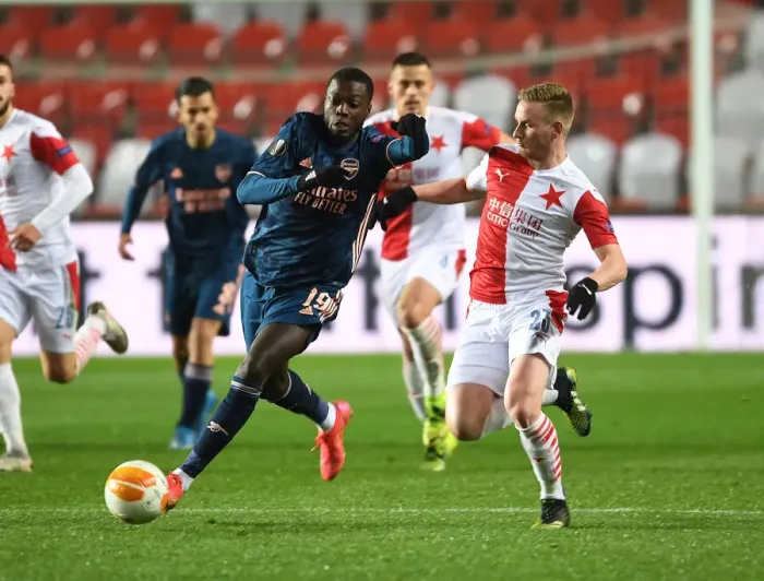 Framed Print : Arsenal's Nicolas Pepe Breaks Past Slavia Praha's Petr Sevcik in UEFA Europa League Quarterfinal Match in Prague