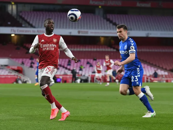 Framed Print : Arsenal's Nicolas Pepe Clashes with Everton's Seamus Coleman in Premier League Showdown