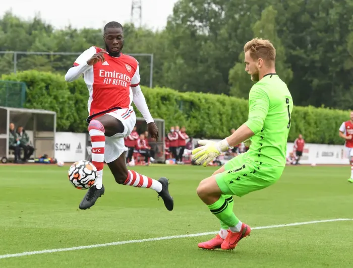 Framed Print : Arsenal's Nicolas Pepe Faces Off Against Millwall's George Long in Pre-Season Friendly