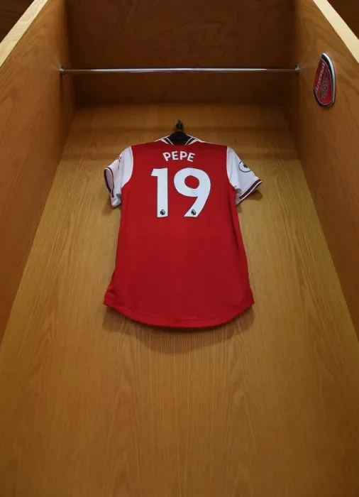 Framed Print : Arsenal's Nicolas Pepe Prepares for Arsenal v Tottenham Showdown (2019-20)