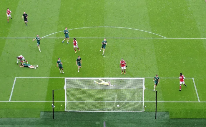 Framed Print : Arsenal's Nicolas Pepe Scores Second Goal Against Sheffield United in 2020-21 Premier League Framed Print : Arsenal's Nicolas Pepe Scores Second Goal Against Sheffield United in 2020-21 Premier League