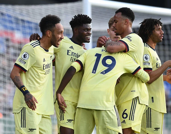 Arsenal's Nicolas Pepe and Teammates Celebrate Goal Against Crystal Palace (May 2021)