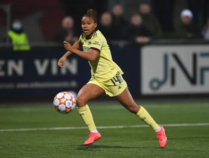 Framed Print : Arsenal's Nikita Parris Fights for Control in UEFA Women's Champions League Clash against HB Koge Framed Print : Arsenal's Nikita Parris Fights for Control in UEFA Women's Champions League Clash against HB Koge