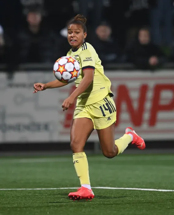Framed Print : Arsenal's Nikita Parris Fights for Possession in UEFA Women's Champions League Match against HB Koge Framed Print : Arsenal's Nikita Parris Fights for Possession in UEFA Women's Champions League Match against HB Koge
