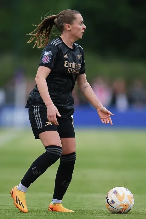 Framed Print : Arsenal's Noelle Maritz in Action: Everton vs Arsenal, FA Women's Super League 2022-23 Framed Print : Arsenal's Noelle Maritz in Action: Everton vs Arsenal, FA Women's Super League 2022-23