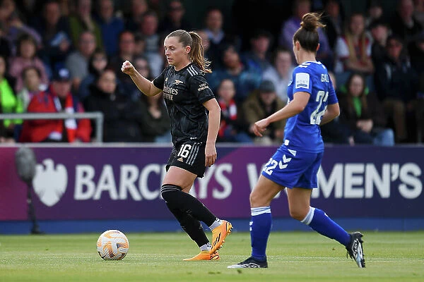 Arsenal's Noelle Maritz Faces Pressure from Everton's Aurora Galli in FA Women's Super League Clash
