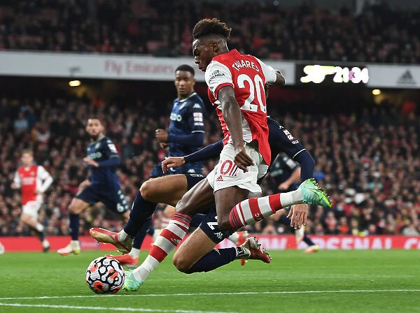 Arsenal's Nuno Tavares in Action: Arsenal vs. Aston Villa (Premier League 2021-22)