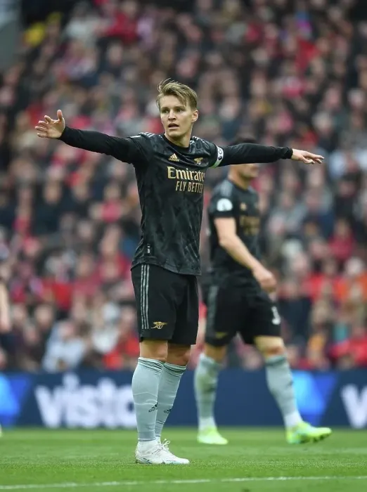 Framed Print : Arsenal's Odegaard Clashes with Liverpool in Premier League Battle (2022-23)