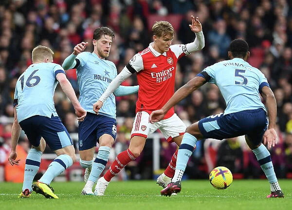Arsenal's Odegaard Thwarted by Brentford Duo in Intense Premier League Clash
