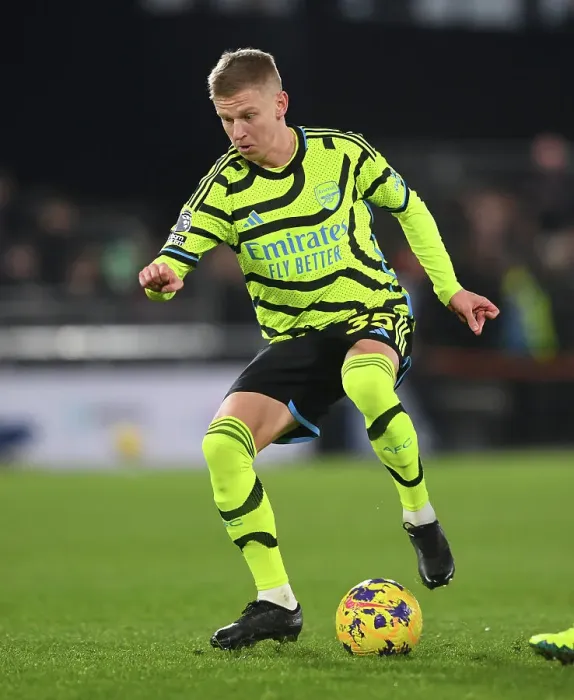 Framed Print : Arsenal's Oleksandr Zinchenko in Action against Luton Town in the Premier League (2023-24) Framed Print : Arsenal's Oleksandr Zinchenko in Action against Luton Town in the Premier League (2023-24)