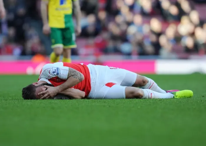 Framed Print : Arsenal's Olivier Giroud in Action: Arsenal vs. Norwich City (2015-16) Framed Print : Arsenal's Olivier Giroud in Action: Arsenal vs. Norwich City (2015-16)
