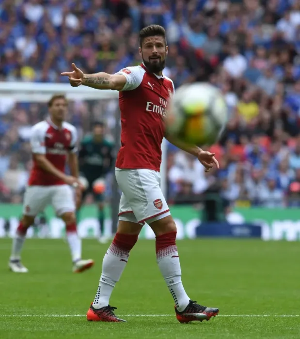 Framed Print : Arsenal's Olivier Giroud in Action at the FA Community Shield: Chelsea vs Arsenal (2017-18) Framed Print : Arsenal's Olivier Giroud in Action at the FA Community Shield: Chelsea vs Arsenal (2017-18)