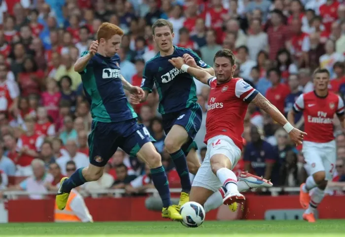 Framed Print : Arsenal's Olivier Giroud Clashes with Sunderland's Jack Colback in 2012-13 Premier League Match