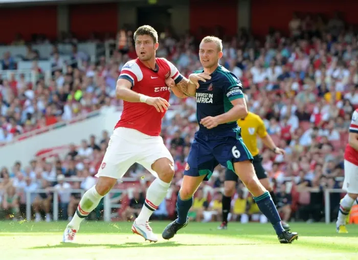 Framed Print : Arsenal's Olivier Giroud Clashes with Sunderland's Lee Cattermole during the 2012-13 Premier League Match