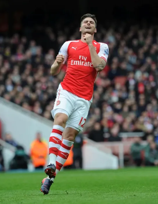 Framed Print : Arsenal's Olivier Giroud Faces Liverpool in the Premier League Framed Print : Arsenal's Olivier Giroud Faces Liverpool in the Premier League
