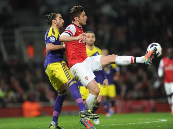 Framed Print : Arsenal's Olivier Giroud Fends Off Swansea's Chico Flores in Premier League Clash