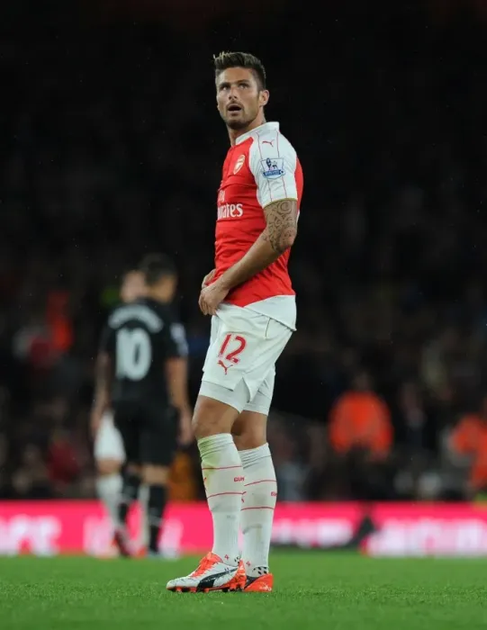 Framed Print : Arsenal's Olivier Giroud Fights for Possession against Liverpool in Premier League 2015 / 16 Framed Print : Arsenal's Olivier Giroud Fights for Possession against Liverpool in Premier League 2015 / 16