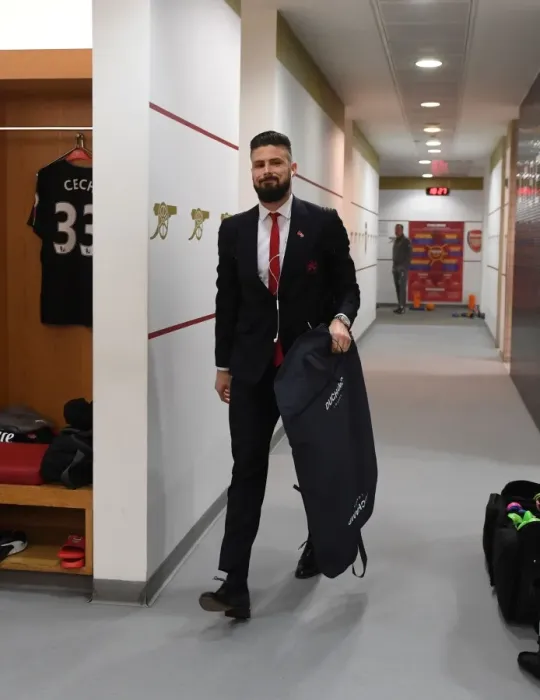 Framed Print : Arsenal's Olivier Giroud in the Home Changing Room - Arsenal vs Watford, Premier League 2016-17