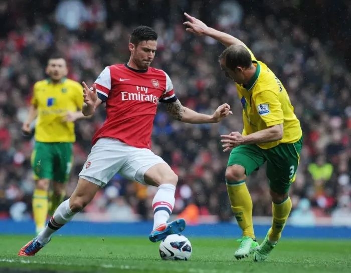 Framed Print : Arsenal's Olivier Giroud Outmaneuvers Norwich's Steven Whittaker during the 2012-13 Premier League Match