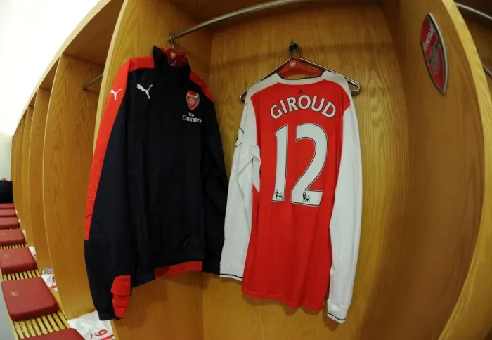 Framed Print : Arsenal's Olivier Giroud Prepares for Battle: Arsenal v Burnley, Premier League 2016-17