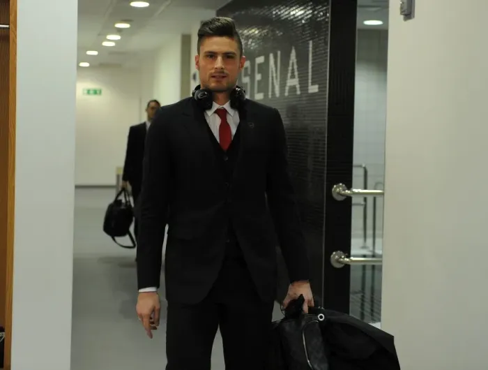 Framed Print : Arsenal's Olivier Giroud Readies for Kickoff Against Southampton (2013-14) Framed Print : Arsenal's Olivier Giroud Readies for Kickoff Against Southampton (2013-14)