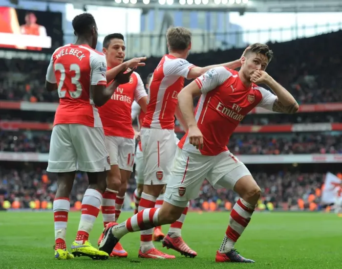 Framed Print : Arsenal's Olivier Giroud Scores Fourth Goal in Thrilling Arsenal v Liverpool Match, 2014-15 Premier League