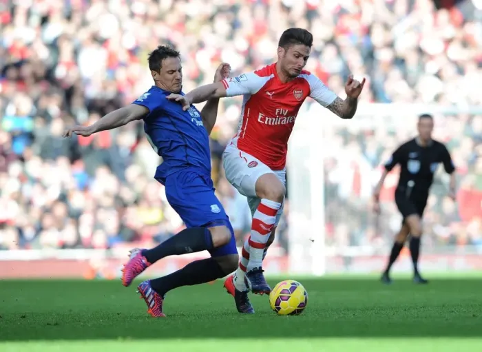 Framed Print : Arsenal's Olivier Giroud Scores Past Everton's Phil Jagielka - Arsenal vs Everton, Premier League 2014-15