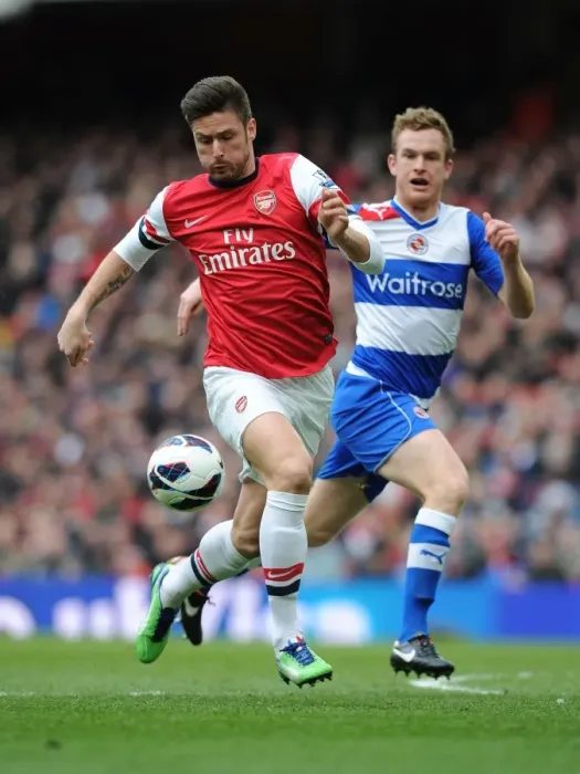 Framed Print : Arsenal's Olivier Giroud Scores Past Reading's Alex Pearce - Premier League 2012-13 Framed Print : Arsenal's Olivier Giroud Scores Past Reading's Alex Pearce - Premier League 2012-13