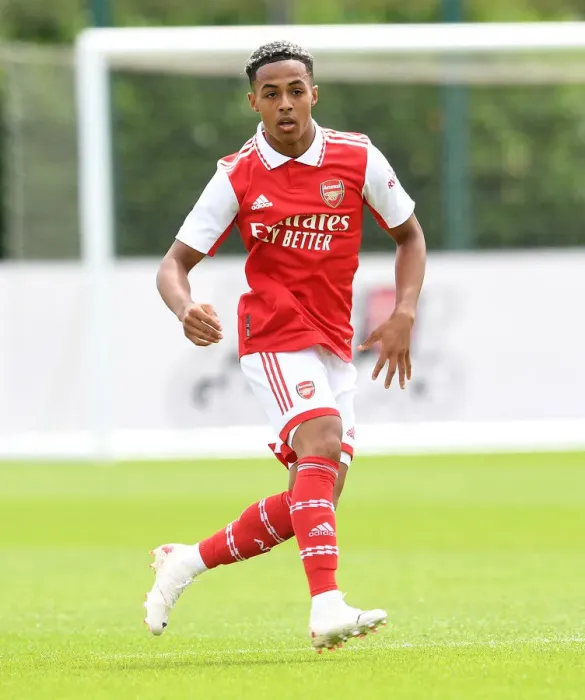 Framed Print : Arsenal's Omari Hutchinson in Action: Pre-Season Training with Ipswich Town Framed Print : Arsenal's Omari Hutchinson in Action: Pre-Season Training with Ipswich Town
