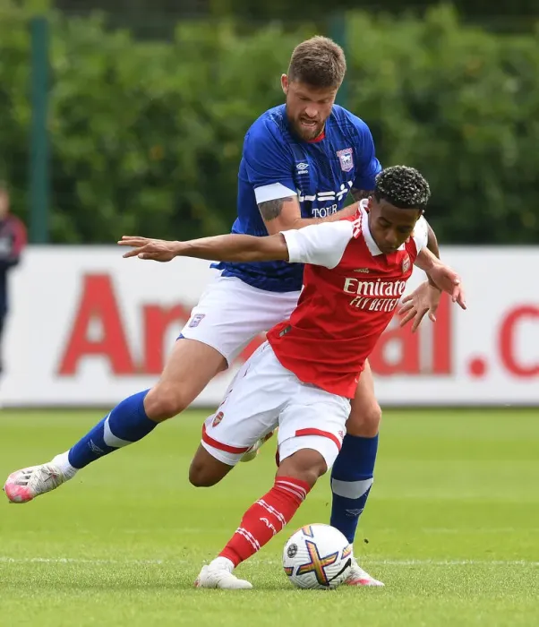 Framed Print : Arsenal's Omari Hutchinson: A Shining Star in Pre-Season Victory over Ipswich Town