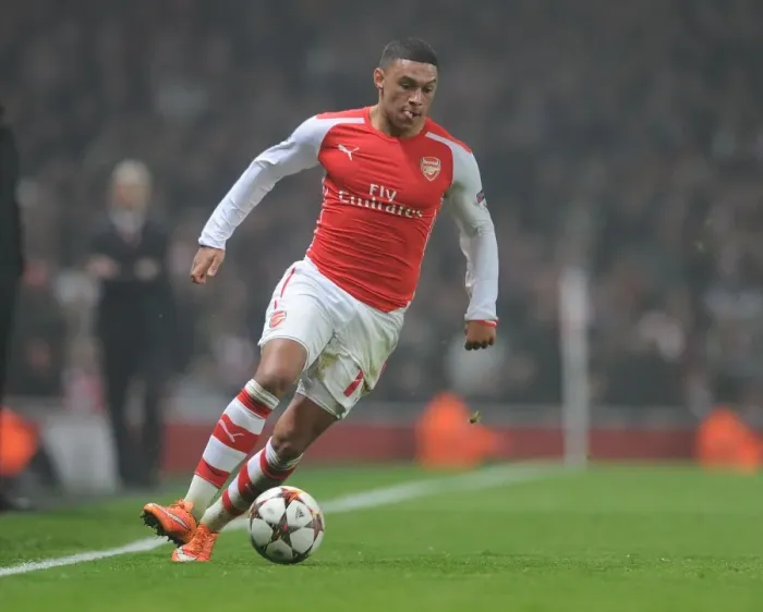 Framed Print : Arsenal's Oxlade-Chamberlain in Action against Borussia Dortmund, UEFA Champions League 2014-15