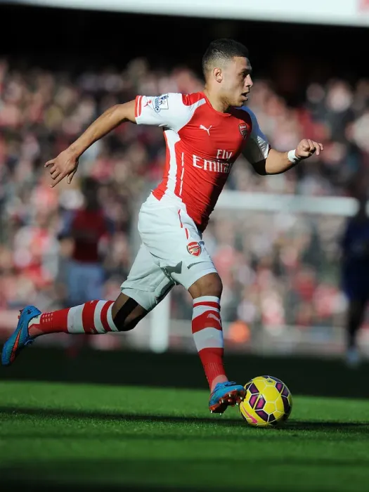Framed Print : Arsenal's Oxlade-Chamberlain in Action Against Everton, Premier League 2014-15 Framed Print : Arsenal's Oxlade-Chamberlain in Action Against Everton, Premier League 2014-15