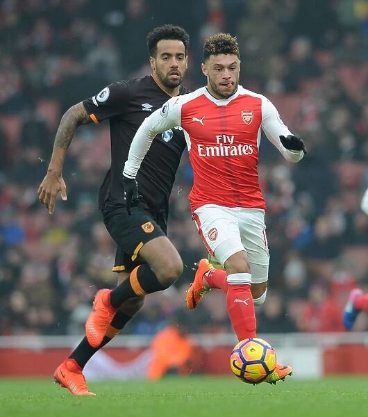 Arsenal's Oxlade-Chamberlain Clashes with Hull's Huddlestone in Premier League Showdown