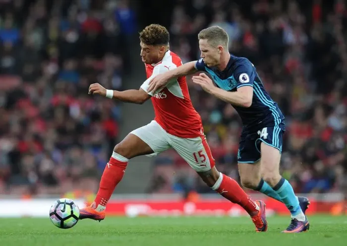 Framed Print : Arsenal's Oxlade-Chamberlain Clashes with Middlesbrough's Forshaw in Premier League Showdown Framed Print : Arsenal's Oxlade-Chamberlain Clashes with Middlesbrough's Forshaw in Premier League Showdown