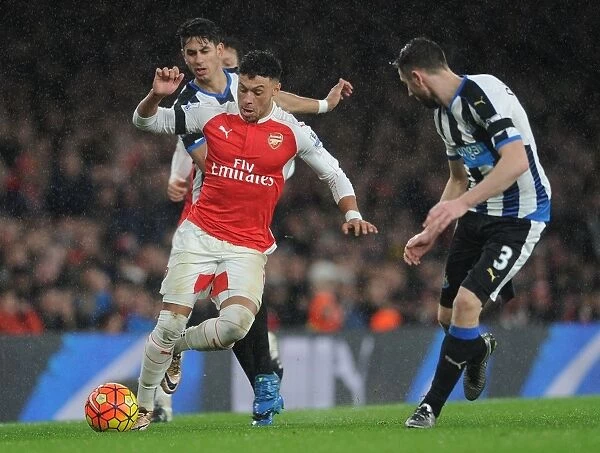 Arsenal's Oxlade-Chamberlain Clashes with Newcastle's Dummett and Perez