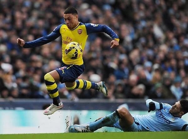 Arsenal's Oxlade-Chamberlain Dashes Past Manchester City's Demichelis in Premier League Clash (January 2015)