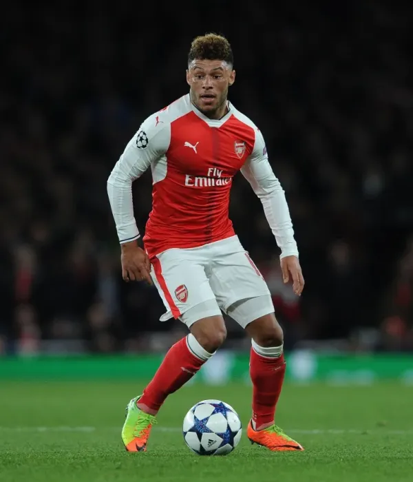 Framed Print : Arsenal's Oxlade-Chamberlain Faces Bayern Munich in Champions League Showdown