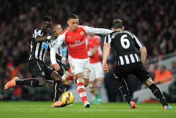 Arsenal's Oxlade-Chamberlain Faces Off Against Newcastle's Tiote and Williamson in Intense Clash
