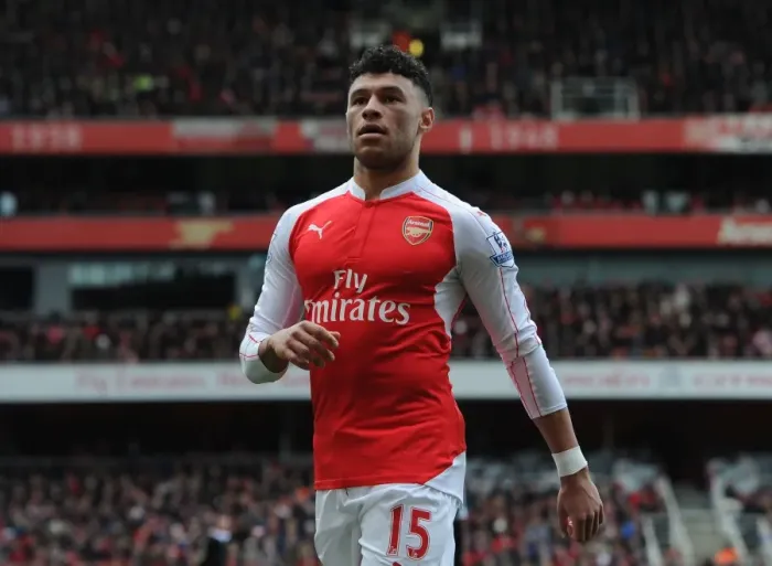Framed Print : Arsenal's Oxlade-Chamberlain Faces Off Against Leicester City in Premier League Clash