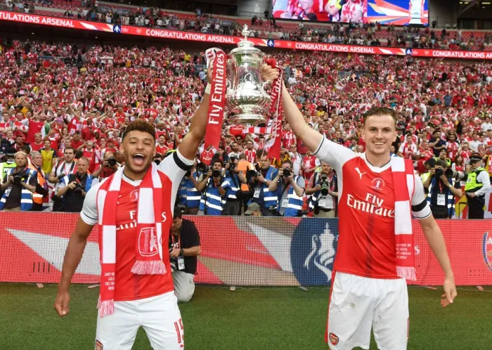 Framed Print : Arsenal's Oxlade-Chamberlain and Holding Celebrate FA Cup Victory over Chelsea