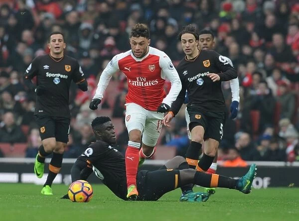 Arsenal's Oxlade-Chamberlain Outmaneuvers Hull's Defense in Premier League Clash