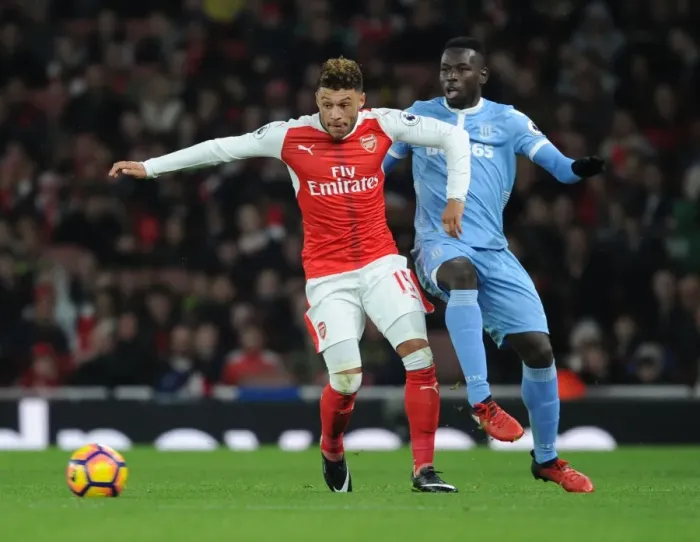 Framed Print : Arsenal's Oxlade-Chamberlain Outwits Stoke's Martins Indi: A Premier League Masterclass