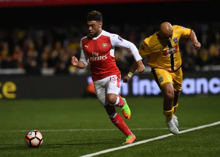 Framed Print : Arsenal's Oxlade-Chamberlain Overpowers Sutton United in FA Cup Fifth Round
