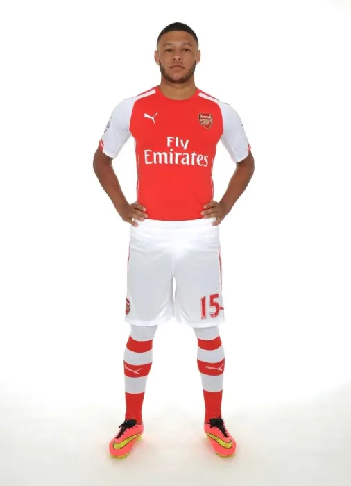 Framed Print : Arsenal's Oxlade-Chamberlain: Ready for Action at Emirates Stadium (2014 / 15)